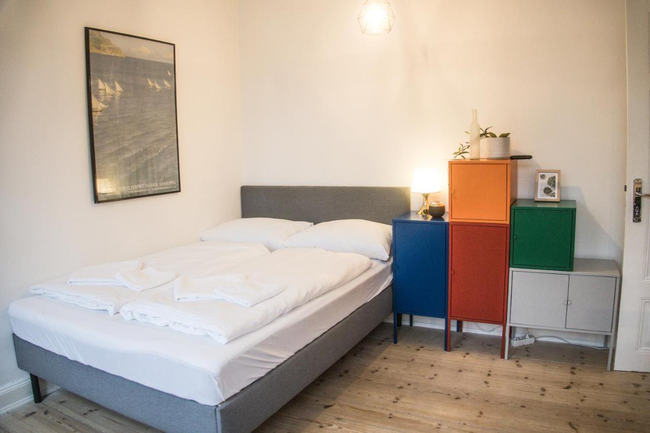 Doppelbett In Heller Wohnung Hamburg Exterior foto